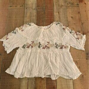 Luca + Grae White floral embroidered Bohemian style cropped shirt women’s medium